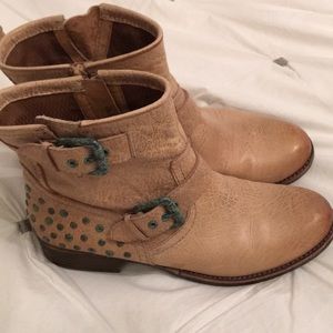 Naya Agatha Booties